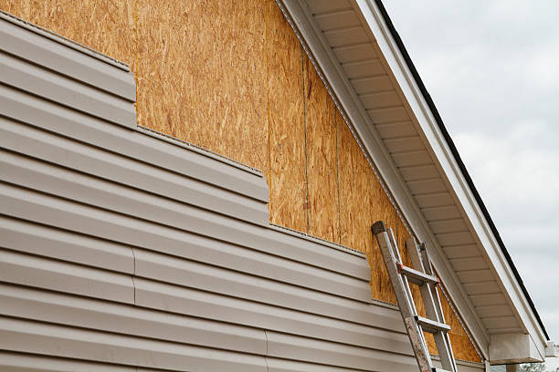 Professional Emergency Siding Repair technician working in Hopewell, VA